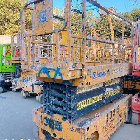 徐工GTJZ1012剪叉式高空作业平台