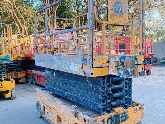 徐工GTJZ1012剪叉式高空作業平臺