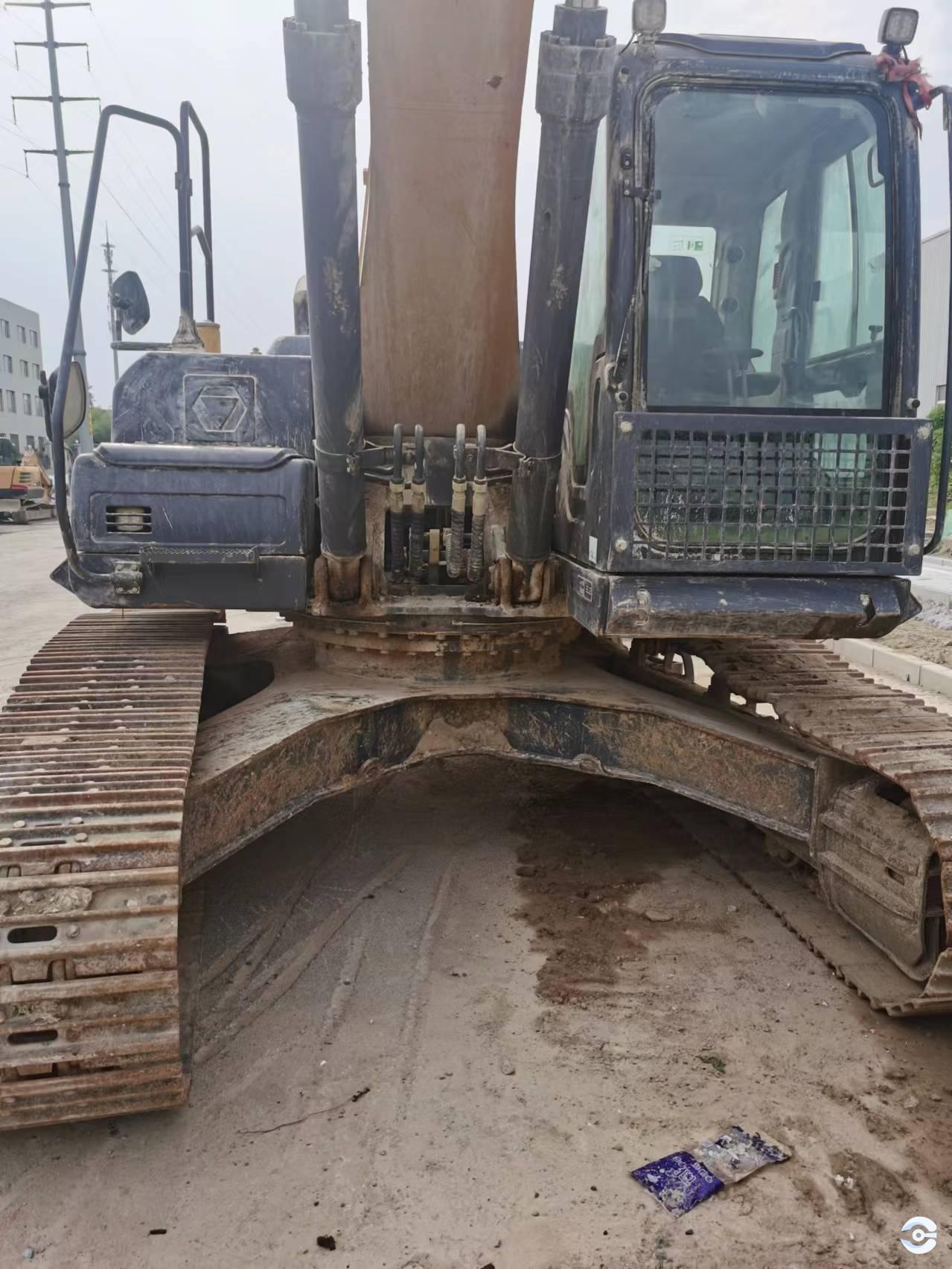 徐工XE245DK履帶式挖掘機