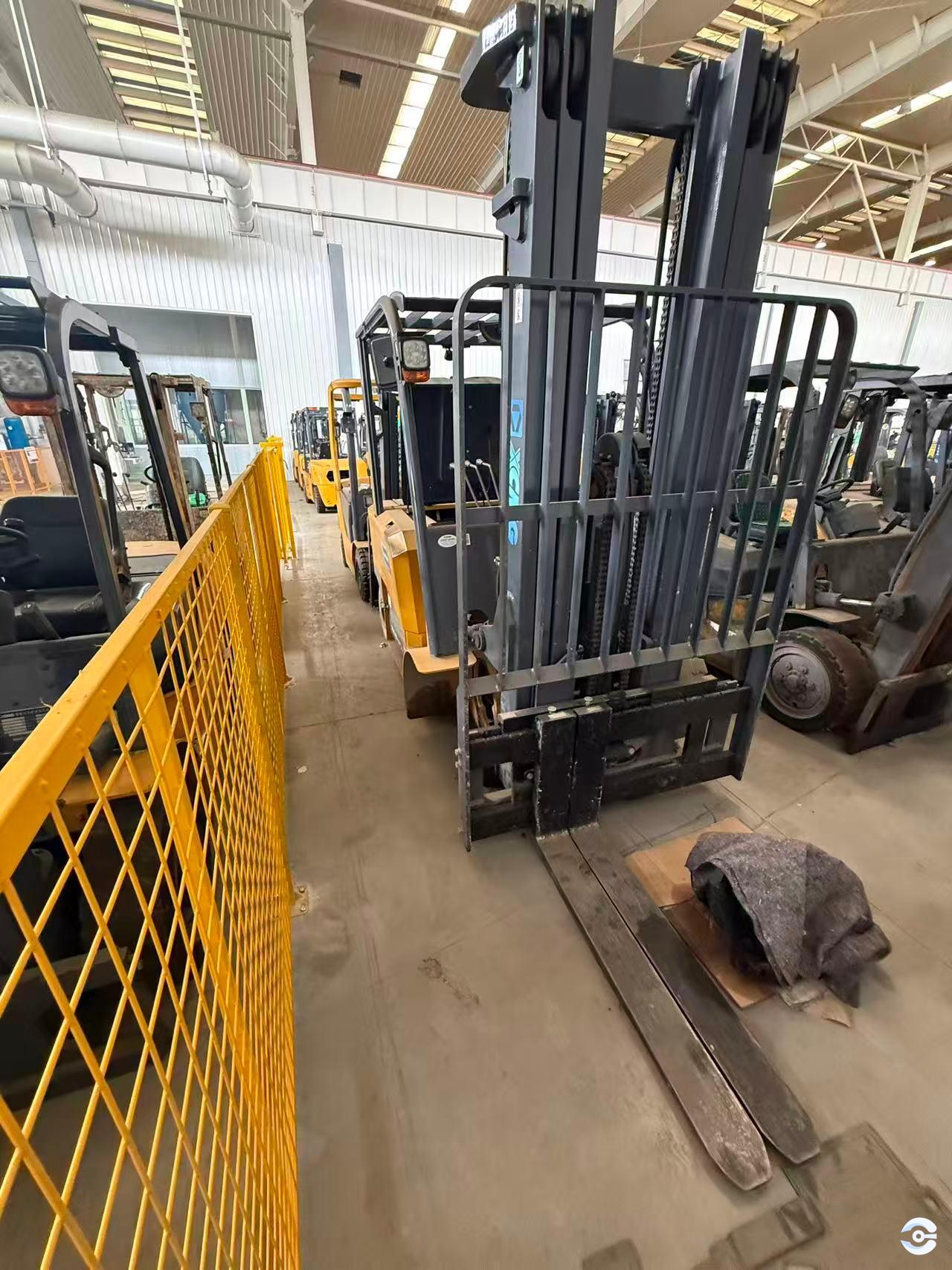 徐工XVB50-QLJ8-G電動(dòng)平衡重叉車(chē)