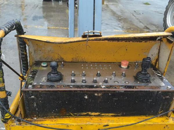 徐工GTBZ30S直臂式高空作業平臺