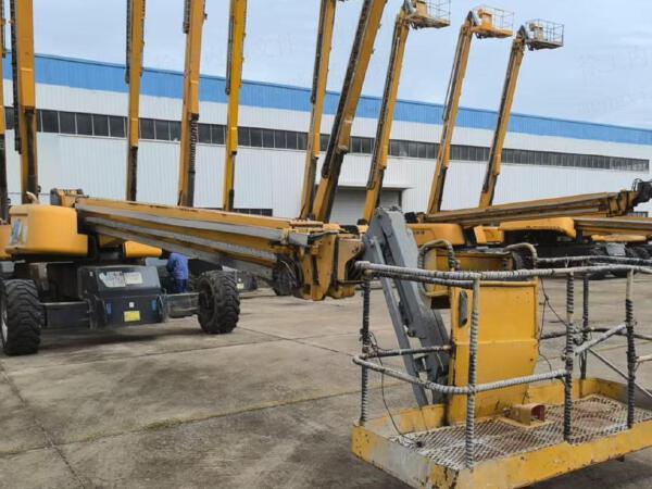 徐工GTBZ32S直臂式高空作業(yè)車