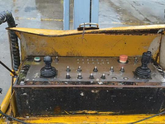 徐工GTBZ32S直臂式高空作業(yè)車