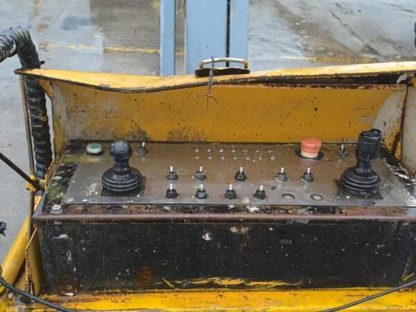 徐工GTBZ32S直臂式高空作業(yè)車