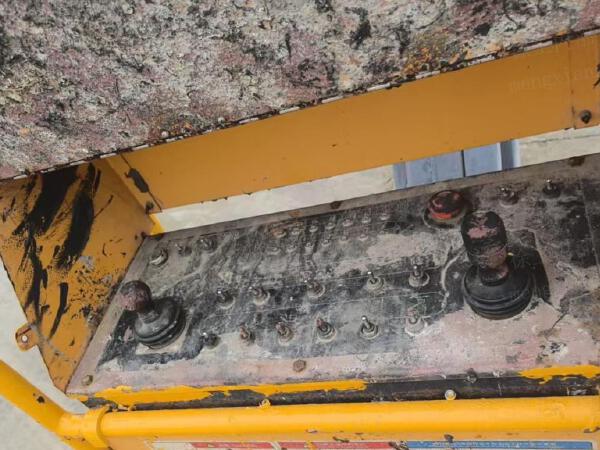 徐工GTBZ32S直臂式高空作業車