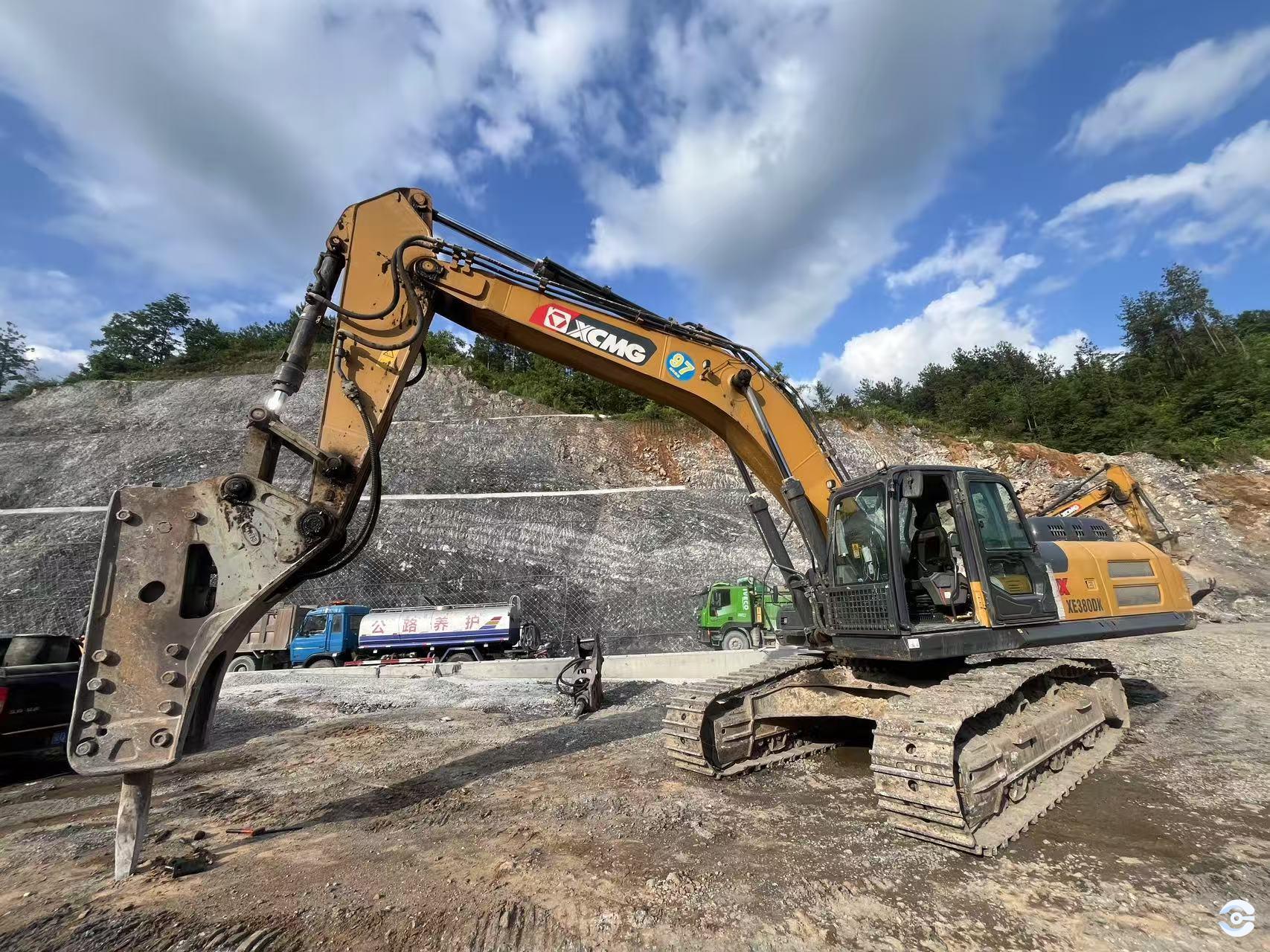徐工XE380DK履帶式挖掘機