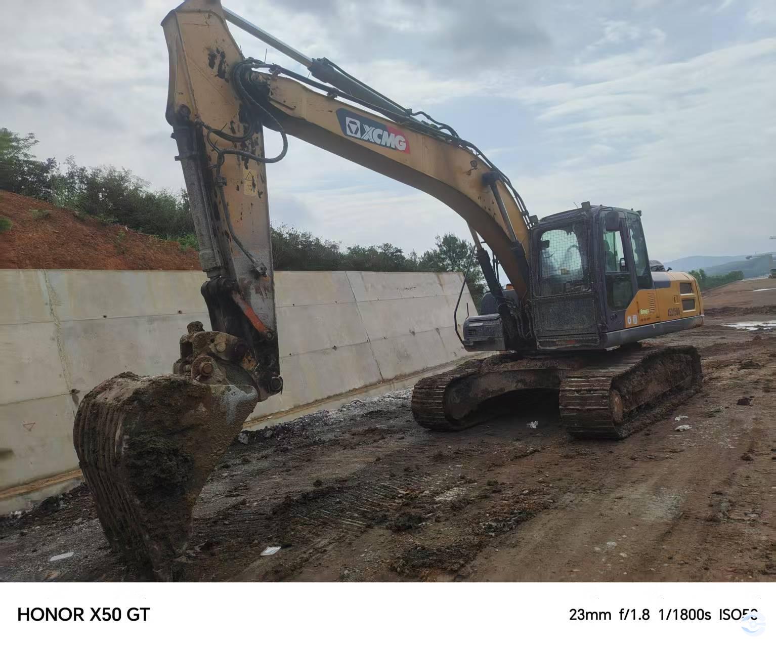 徐工XE215DA履帶式挖掘機(jī)