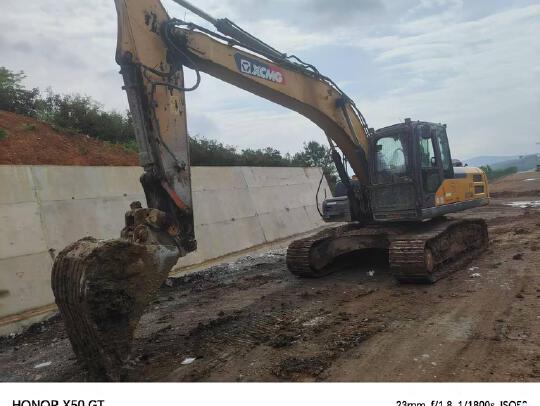 徐工XE215DA履帶式挖掘機