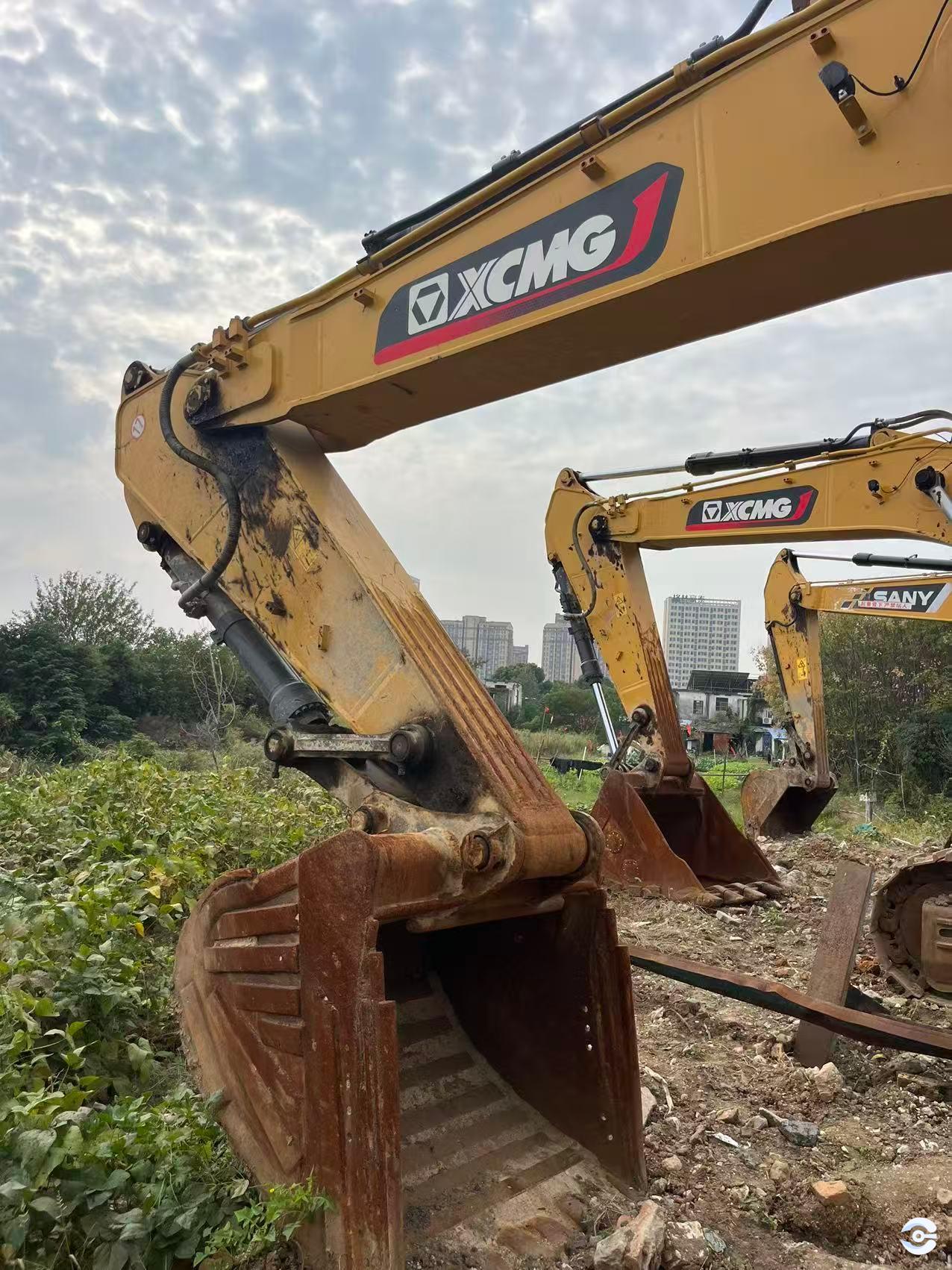 徐工XE380GK履帶式挖掘機