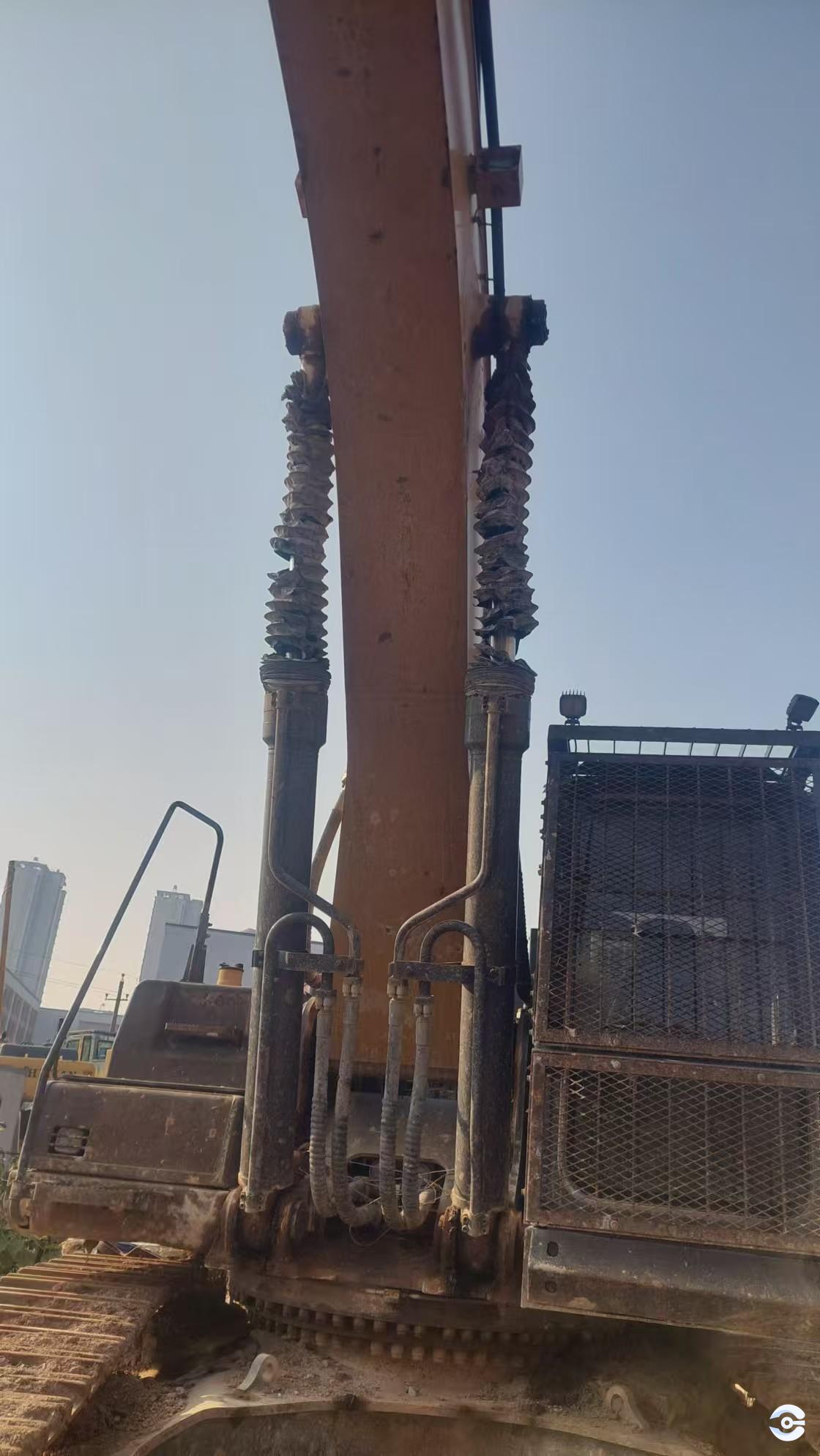 徐工XE550DK履帶式挖掘機