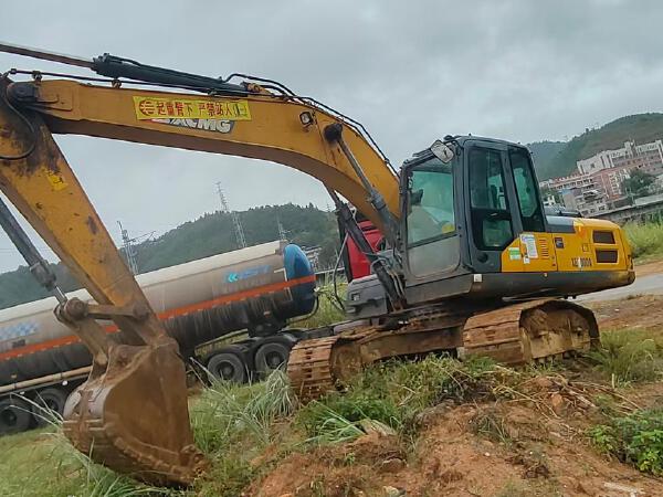 徐工XE200DA履帶式挖掘機(jī)