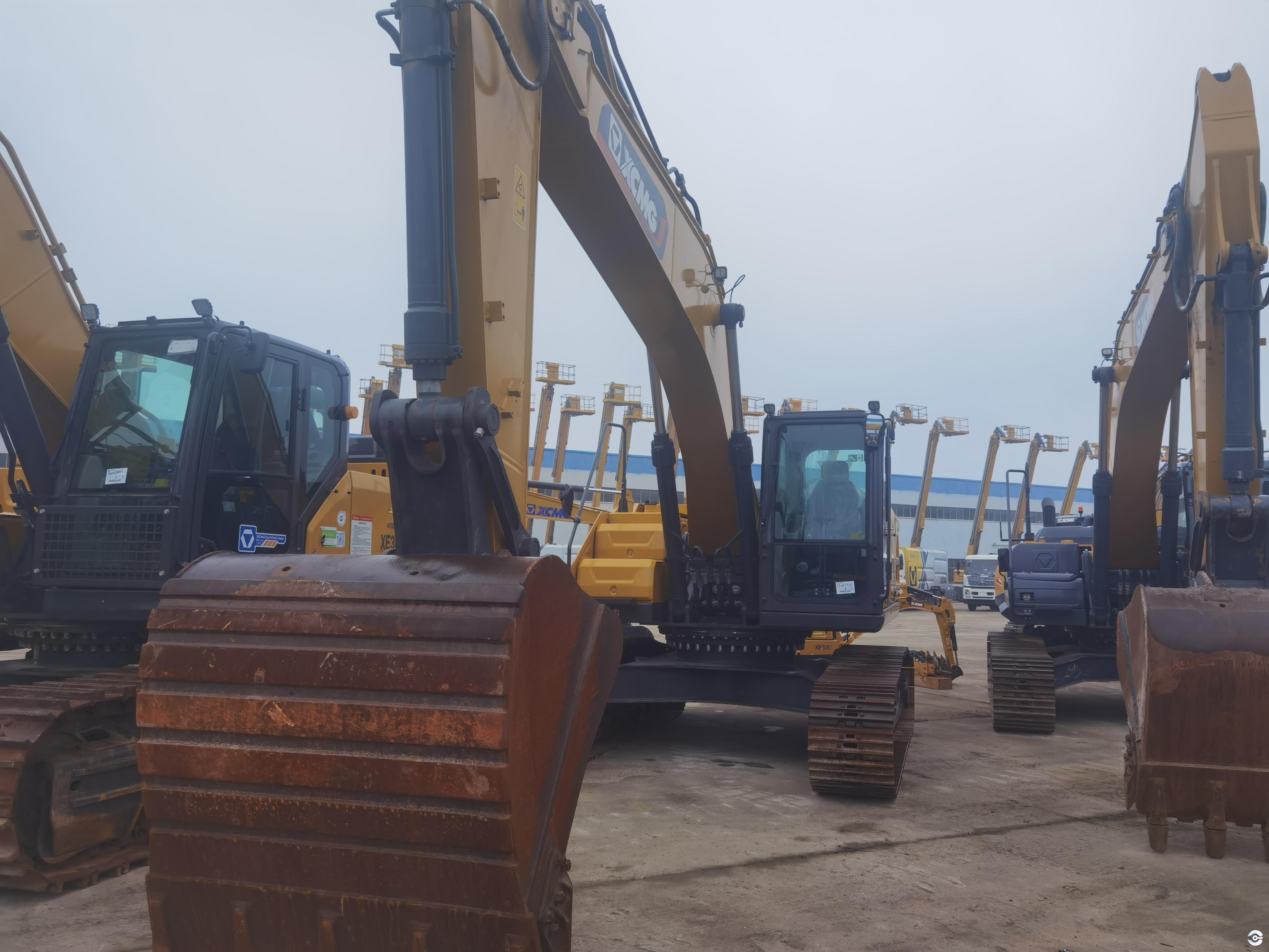 徐工XE245G履帶式挖掘機