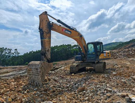 徐工XE215DA履带式挖掘机