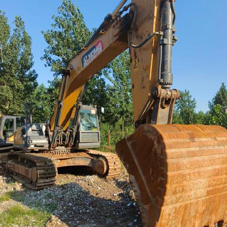 徐工XE400DK履带式挖掘机