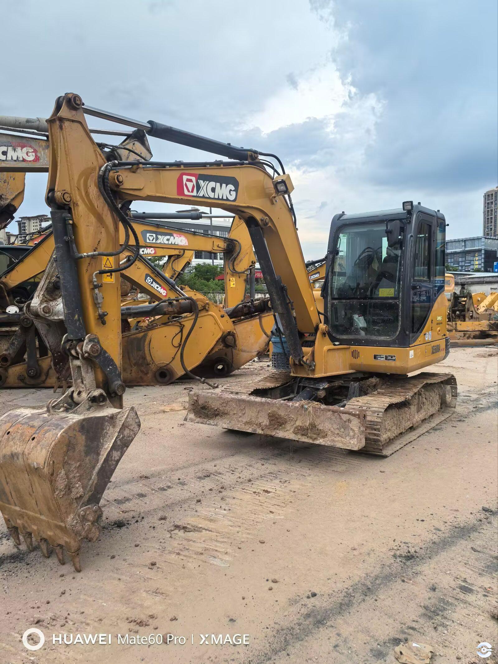 徐工XE60DA履帶式挖掘機