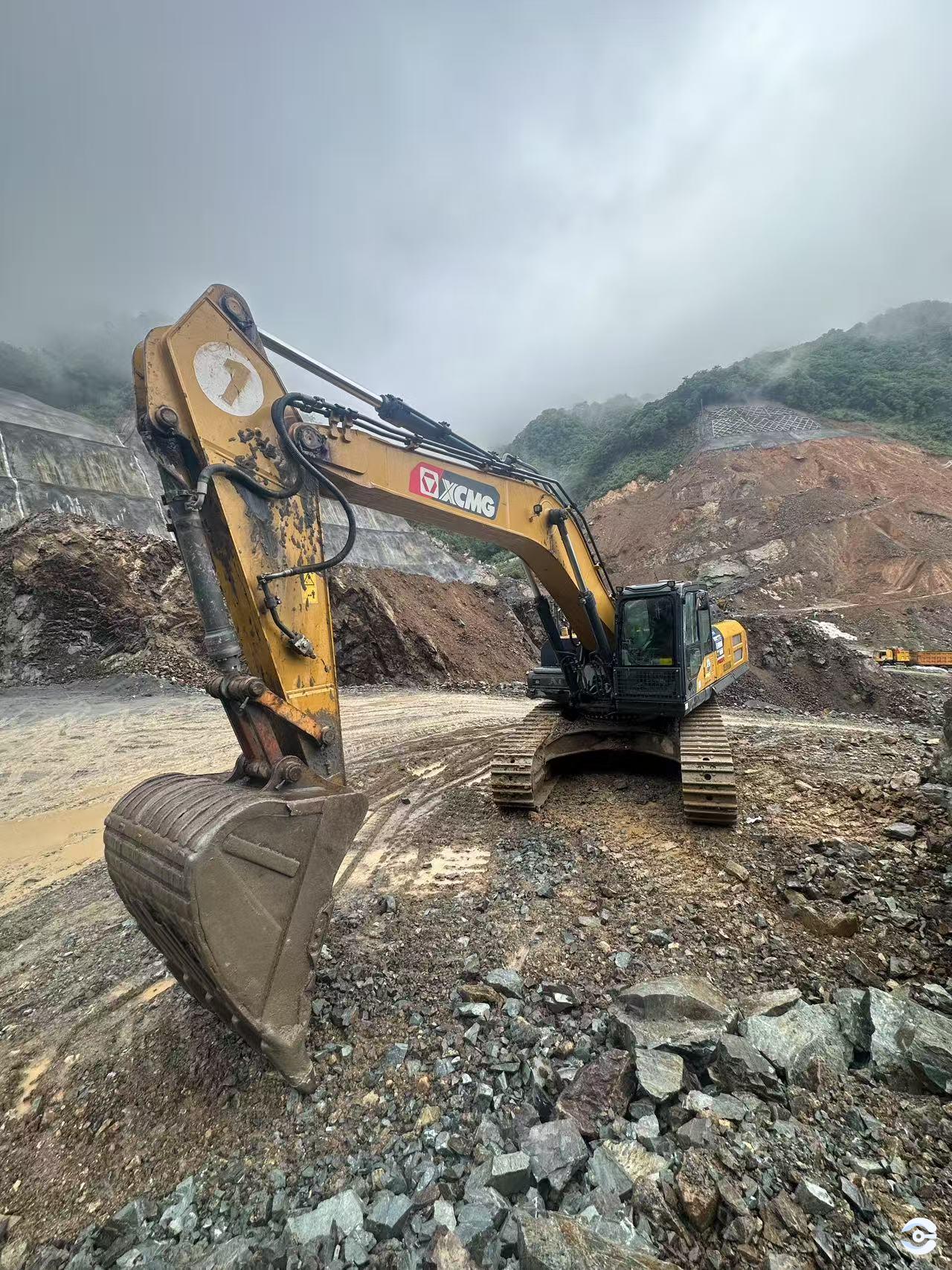 徐工XE380DK履带式挖掘机