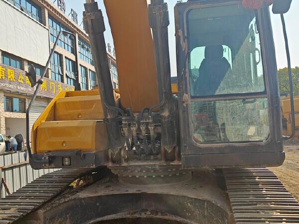 徐工XE245G履帶式挖掘機