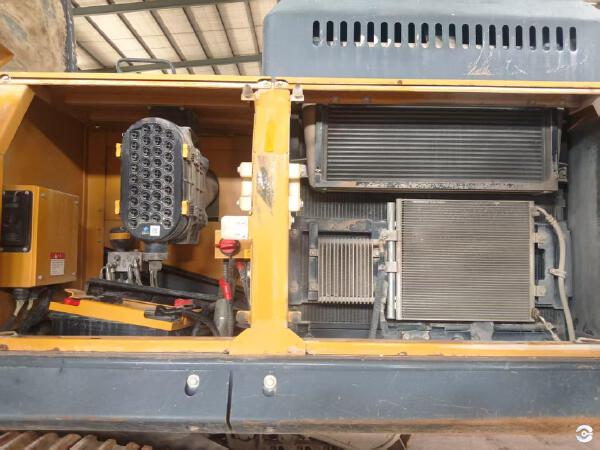 徐工XE335DK履帶式挖掘機