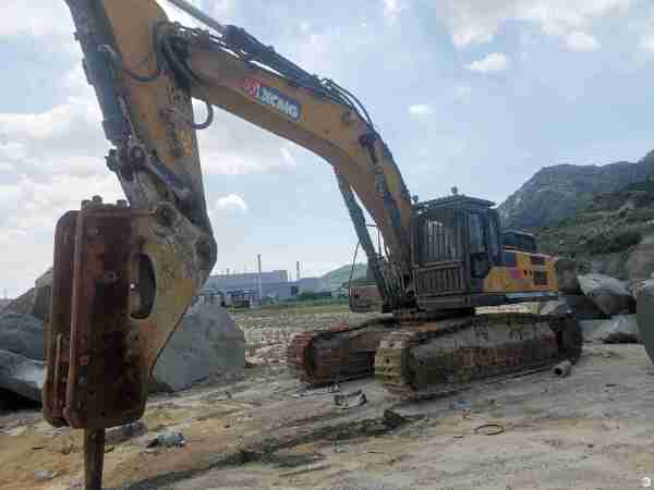 徐工XE550DK履带式挖掘机