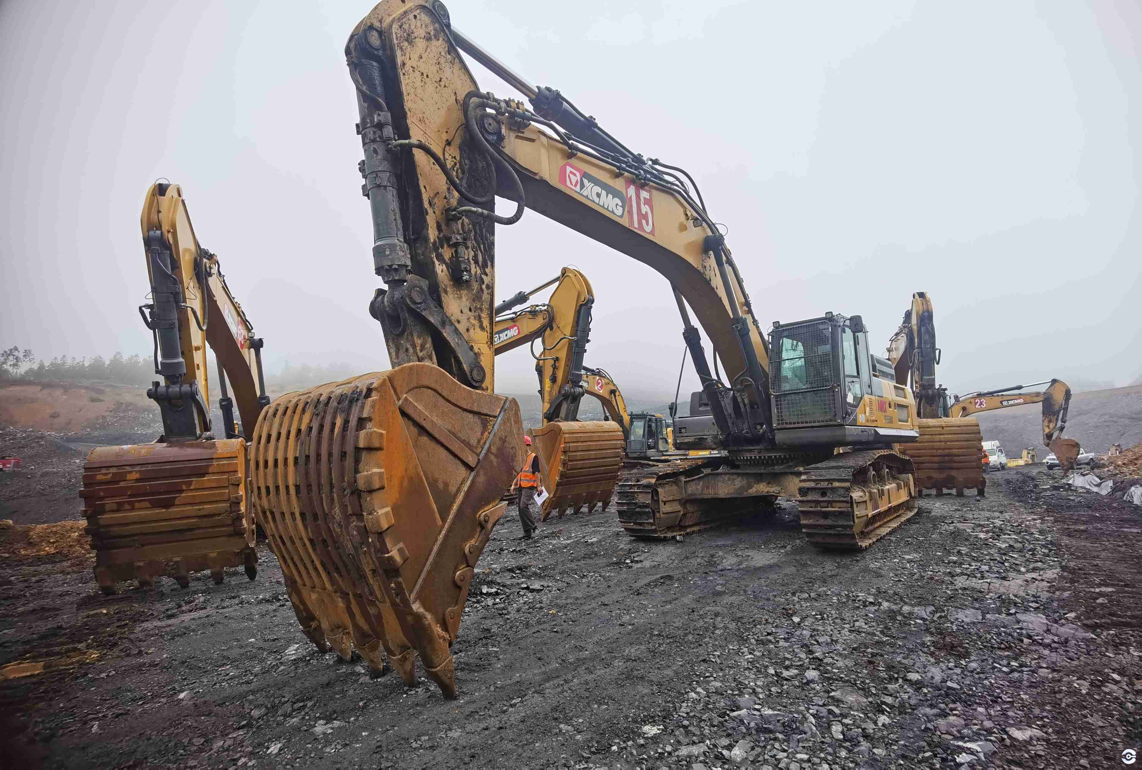 徐工XE550DK履帶式挖掘機