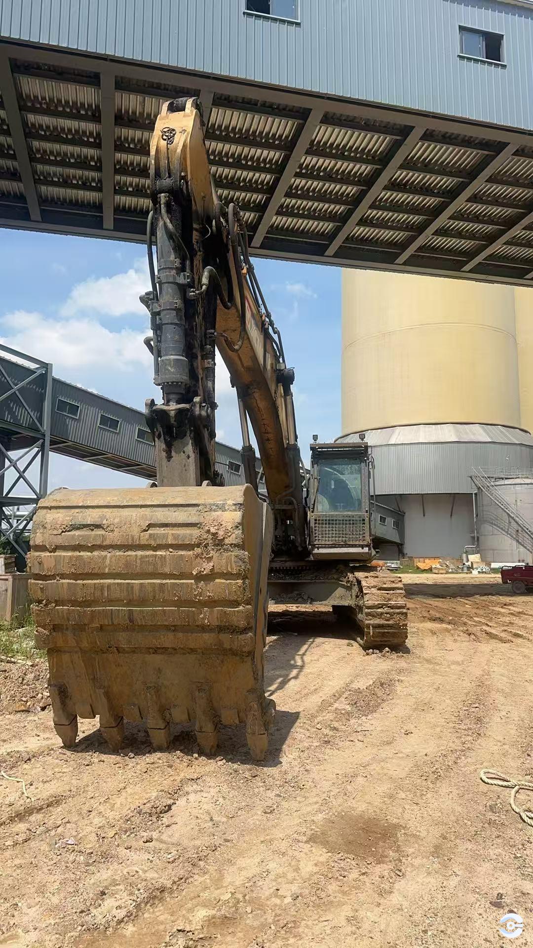 徐工XE490DK履带式挖掘机