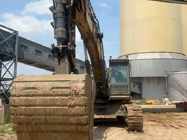 徐工XE490DK履带式挖掘机