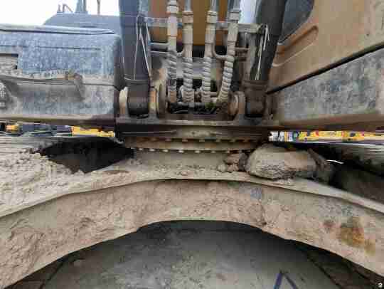 徐工XE270DK履帶式挖掘機