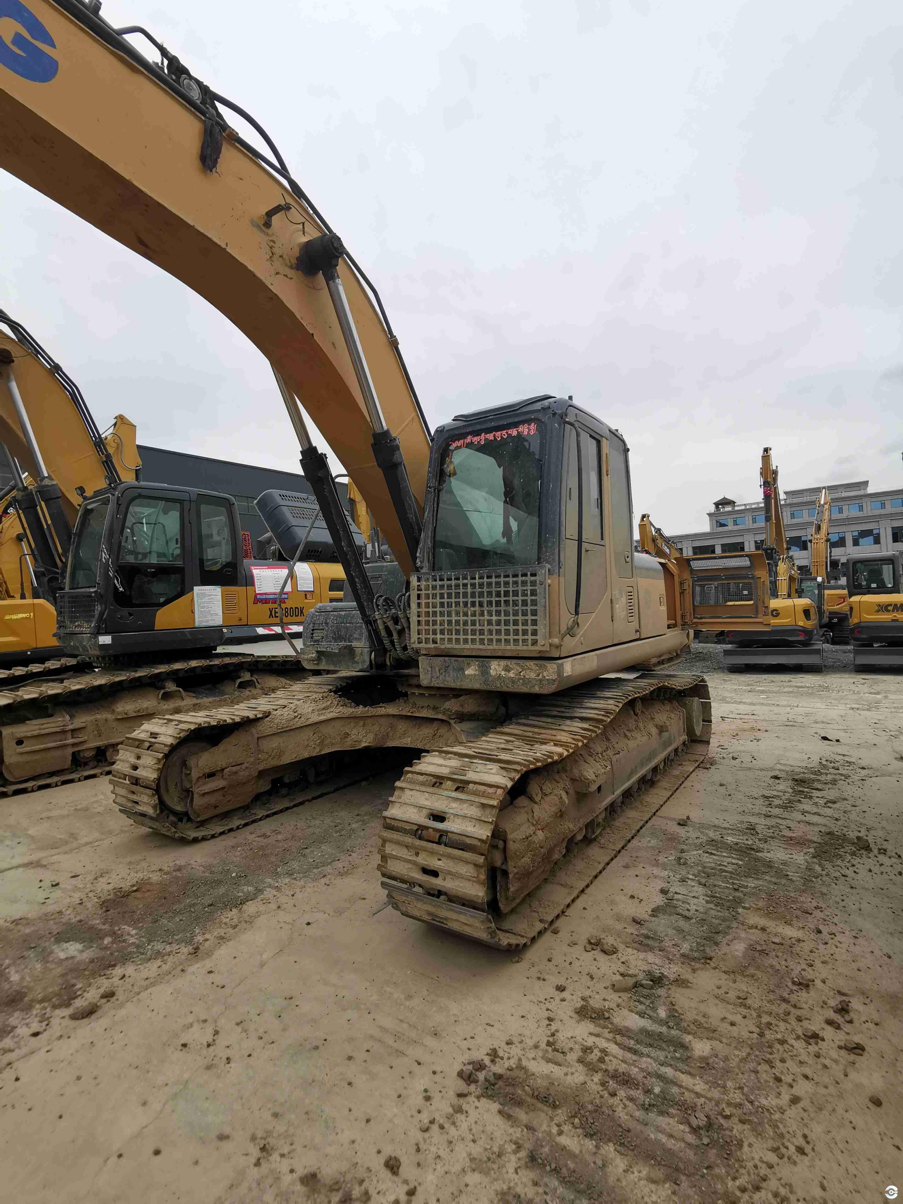 徐工XE270DK履帶式挖掘機(jī)