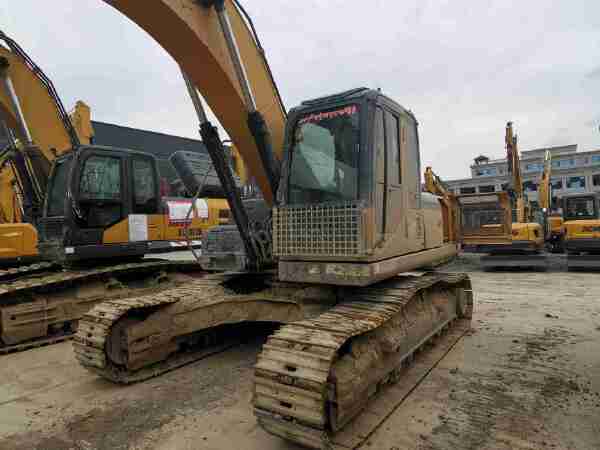 徐工XE270DK履帶式挖掘機