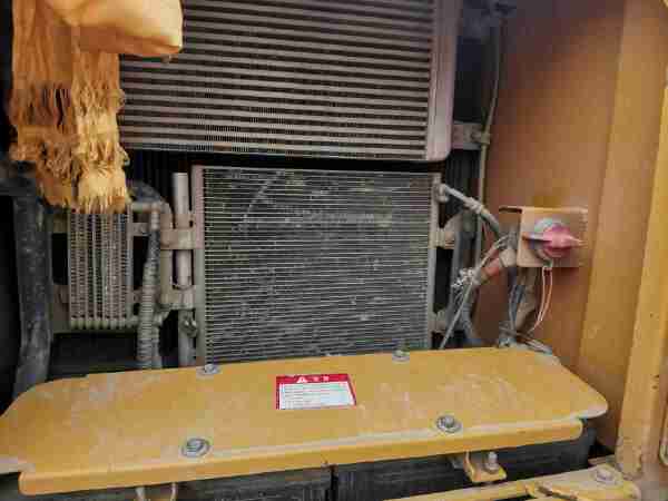 徐工XE270DK履帶式挖掘機