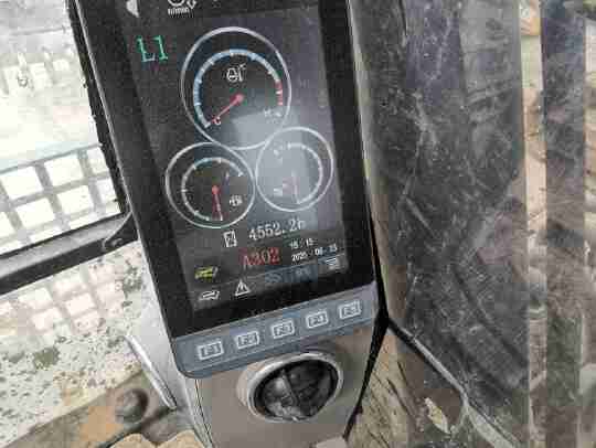 徐工XE270DK履帶式挖掘機