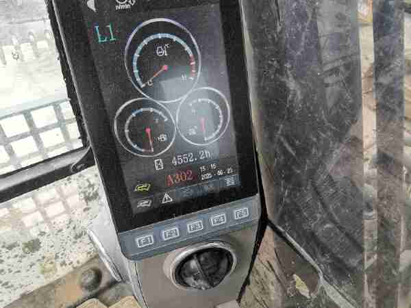 徐工XE270DK履帶式挖掘機