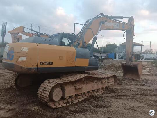 徐工XE270DK履帶式挖掘機(jī)