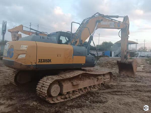徐工XE270DK履帶式挖掘機(jī)