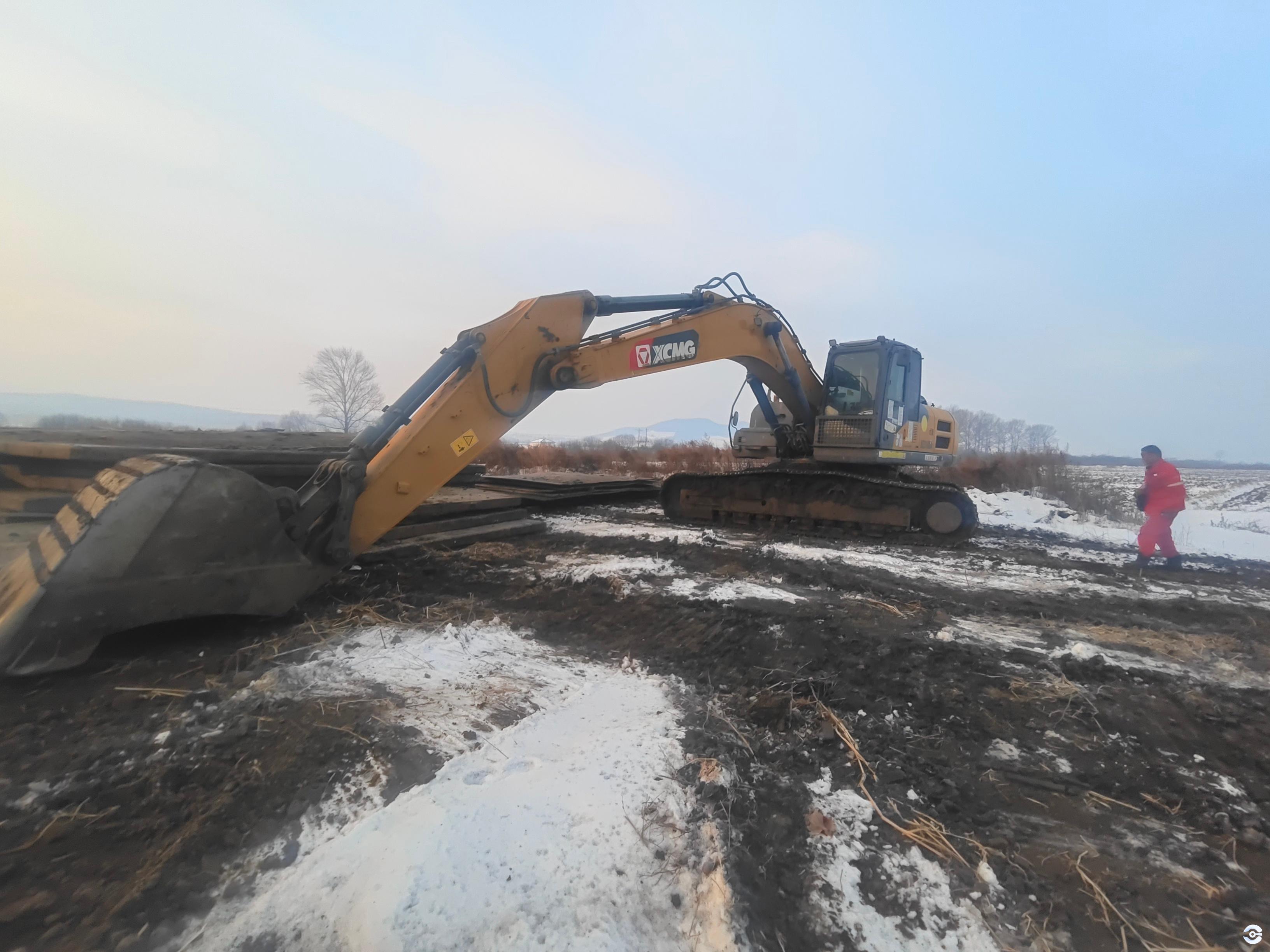 徐工XE310DA履帶式挖掘機