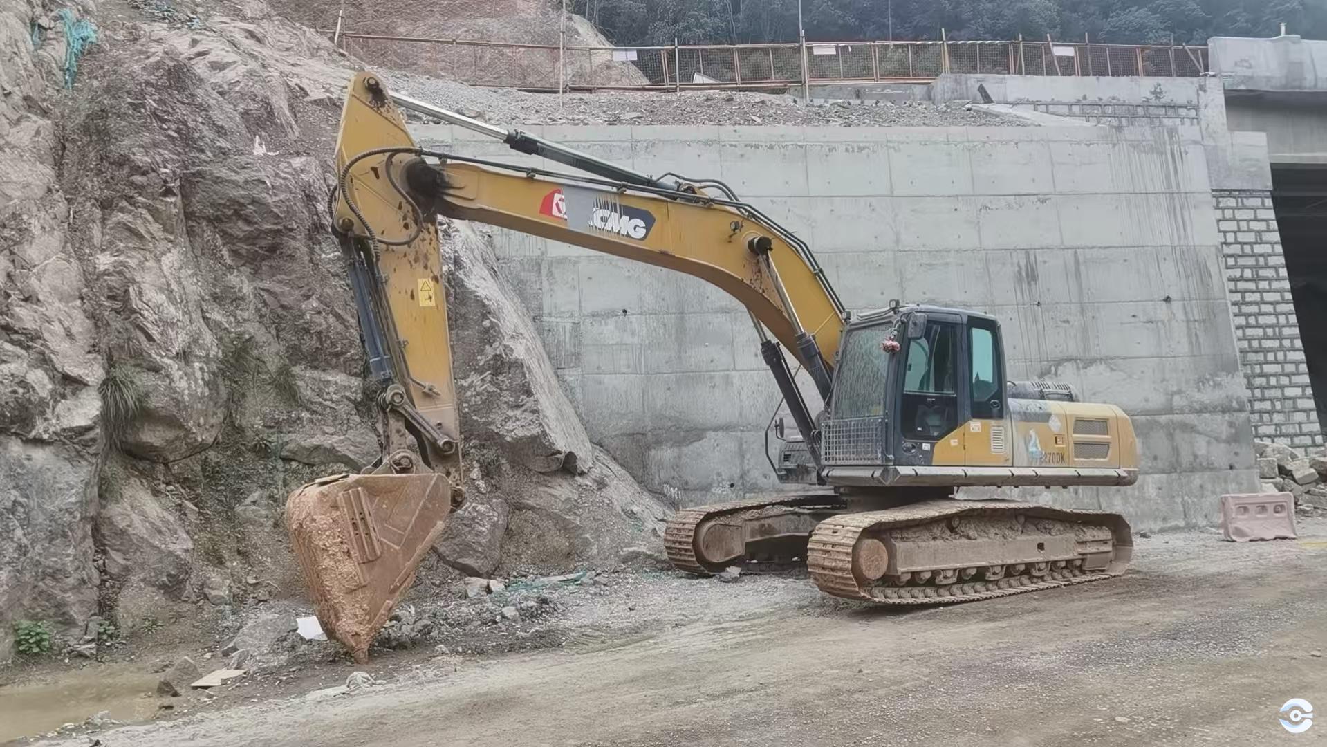 徐工XE270DK履帶式挖掘機(jī)