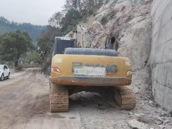 徐工XE270DK履帶式挖掘機(jī)