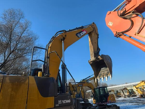 徐工XE335DK履帶式挖掘機