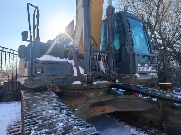 徐工XE335DK履帶式挖掘機