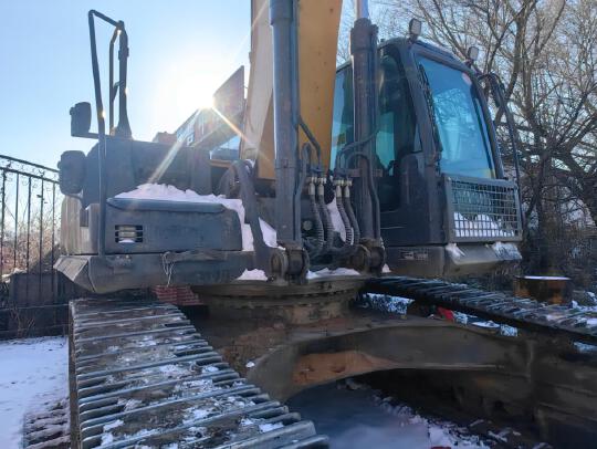 徐工XE335DK履帶式挖掘機