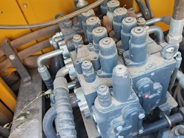 徐工XE245GH履帶式挖掘機