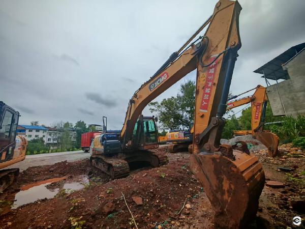 徐工XE200DA履帶式挖掘機(jī)