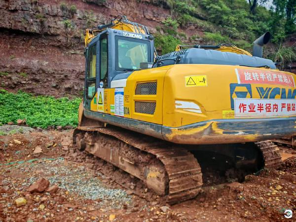 徐工XE200DA履帶式挖掘機(jī)