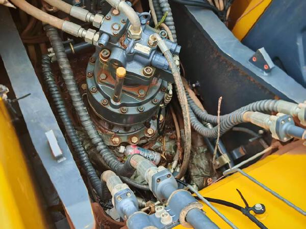 徐工XE200DA履帶式挖掘機(jī)