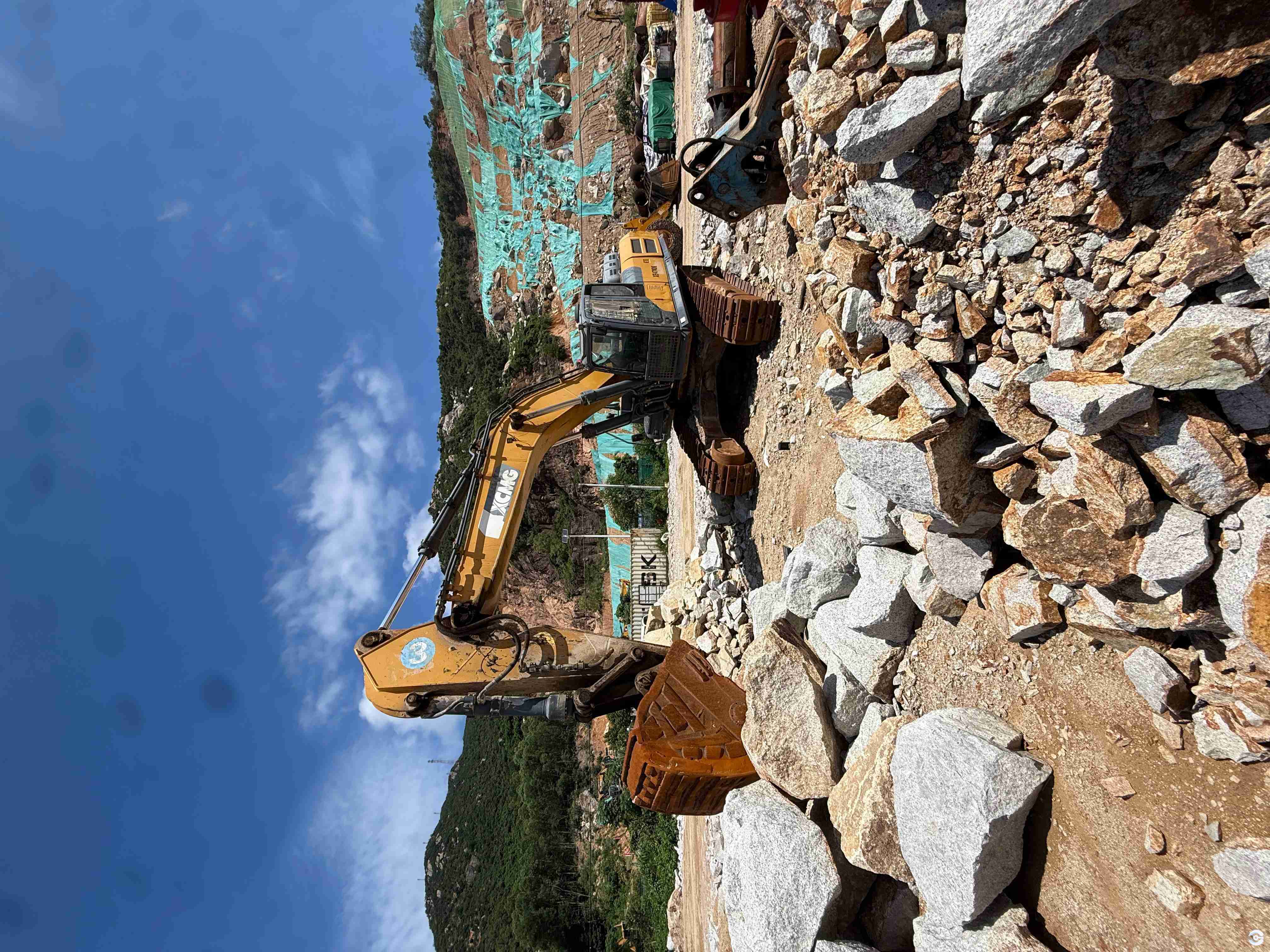 徐工XE400DK履帶式挖掘機