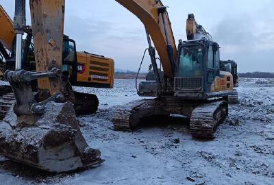 徐工XE270DK履帶式挖掘機