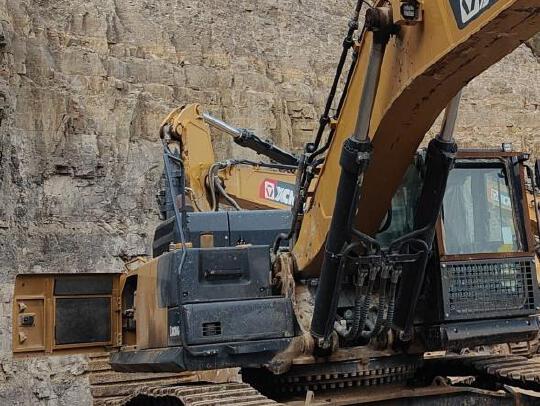 徐工XE490DK履带式挖掘机