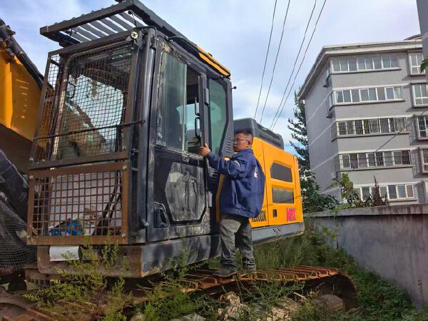 徐工XE600DK MAX履带式挖掘机