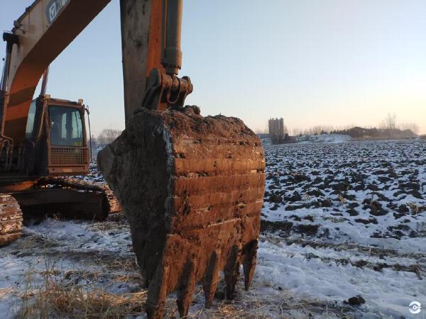 徐工XE335DK履帶式挖掘機