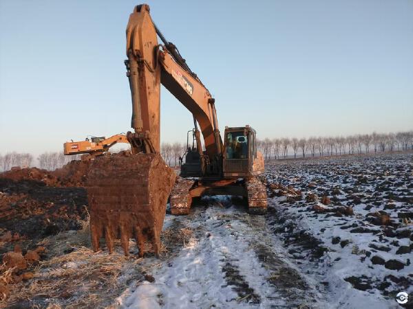 徐工XE335DK履帶式挖掘機